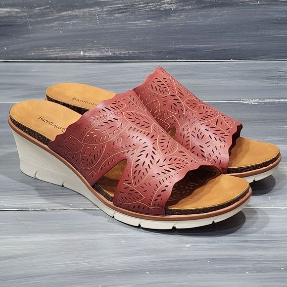 Baretraps Barb Wedge Sandals Size 10 M Chili Red Round Toe Slip On Slide - Picture 2 of 14
